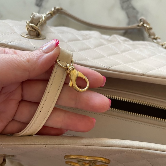 Authentic Chanel Iridescent calfskin Chic quilt bowling bag - Picture 10 of 16